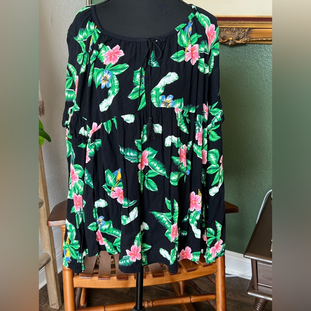 Old Navy Black and Green Blouse